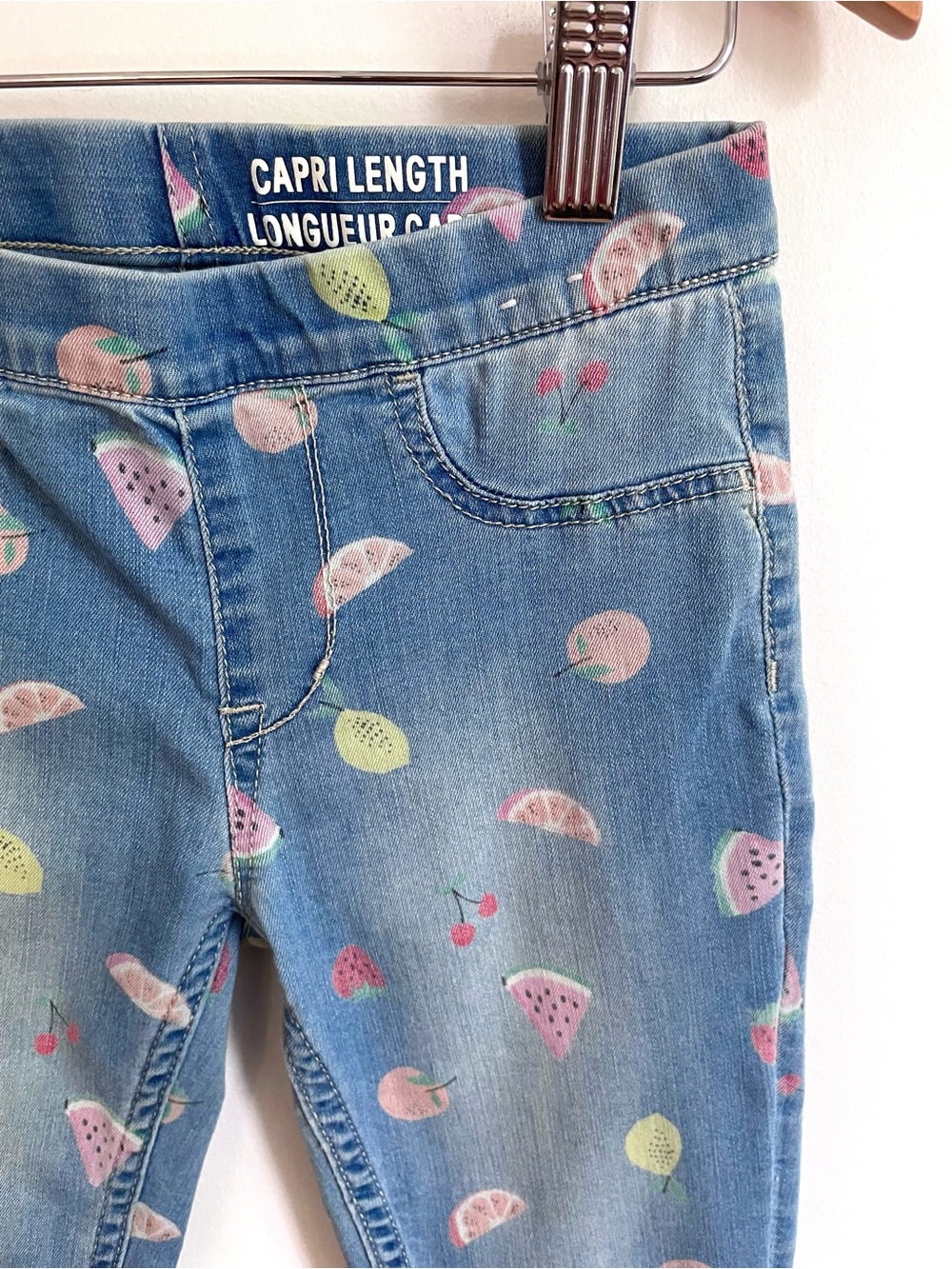 $6 💥🍉 Denim Capri Cropped Jeans / Pull-On Style, Watermelons & Lemons, H&M